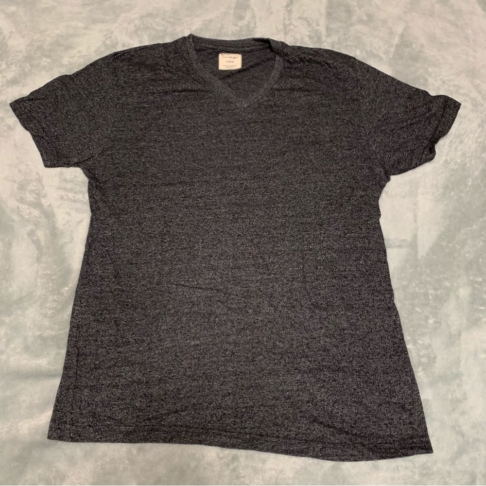MENS size large vneck